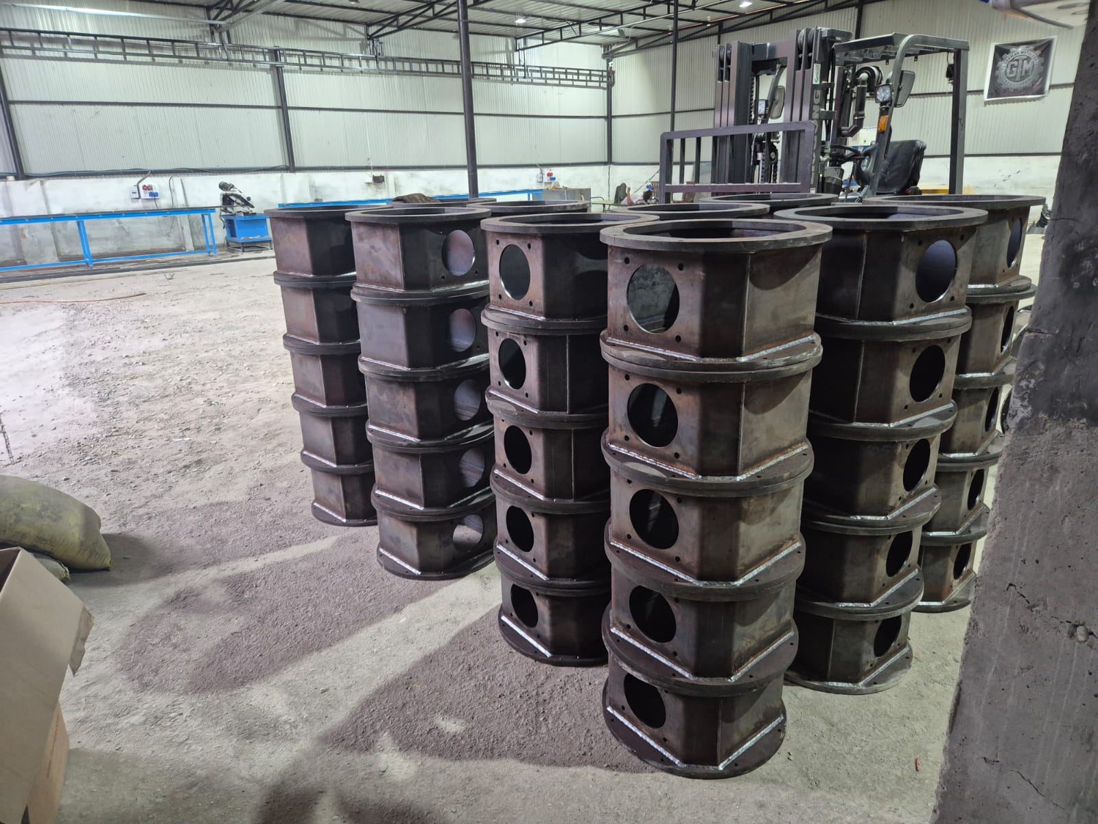 Production batch of welded octagonal structural bodies